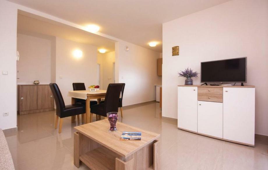 Apartmani Korenika Brodarica  Eksteriør billede